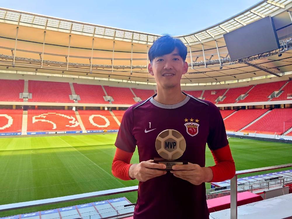 懂球帝中超MVP丨颜骏凌：范德萨34岁去曼联，我也想在34岁再成功